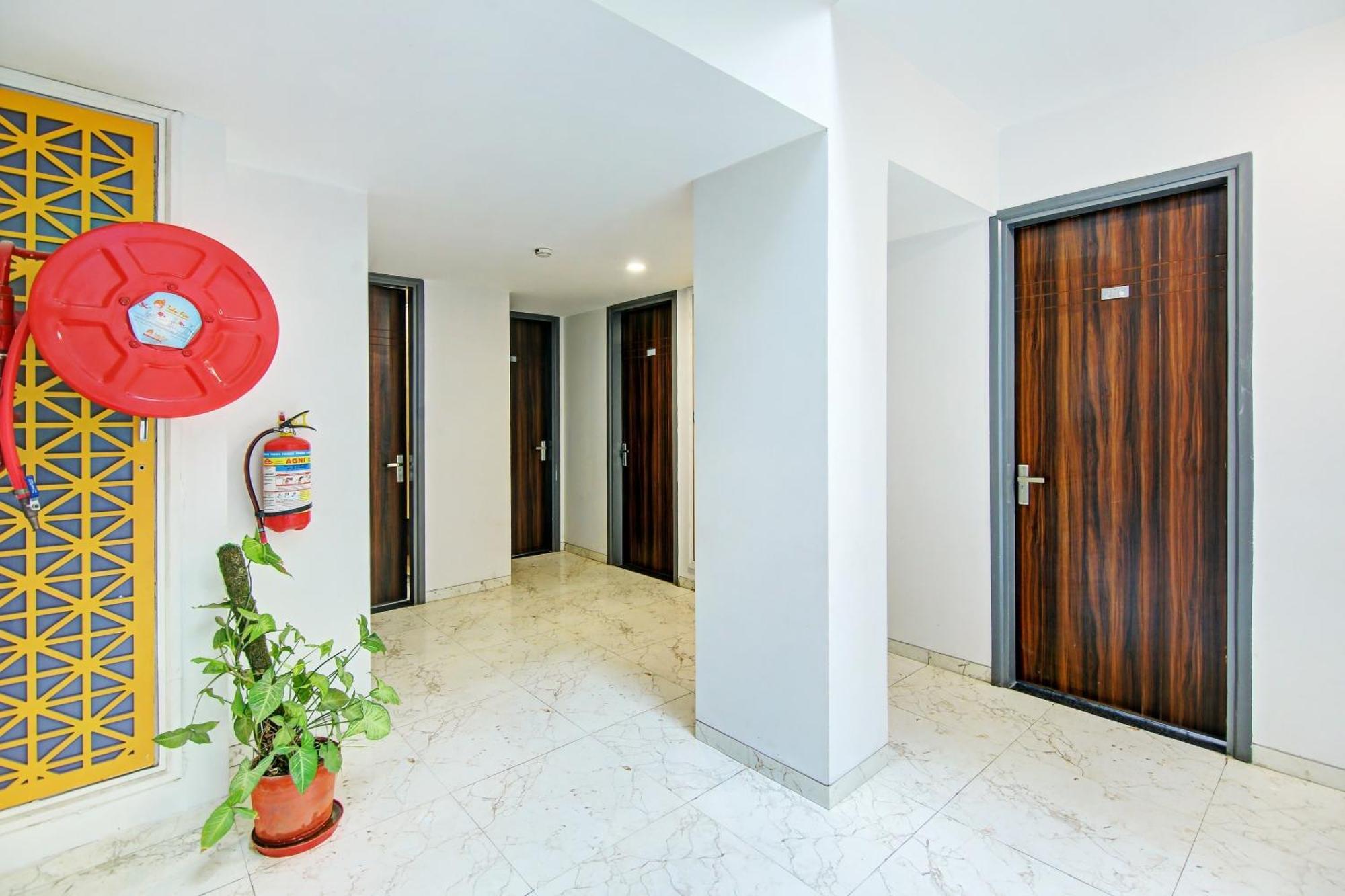 Super Townhouse Geetanjali Inn Γκουργκάον Εξωτερικό φωτογραφία