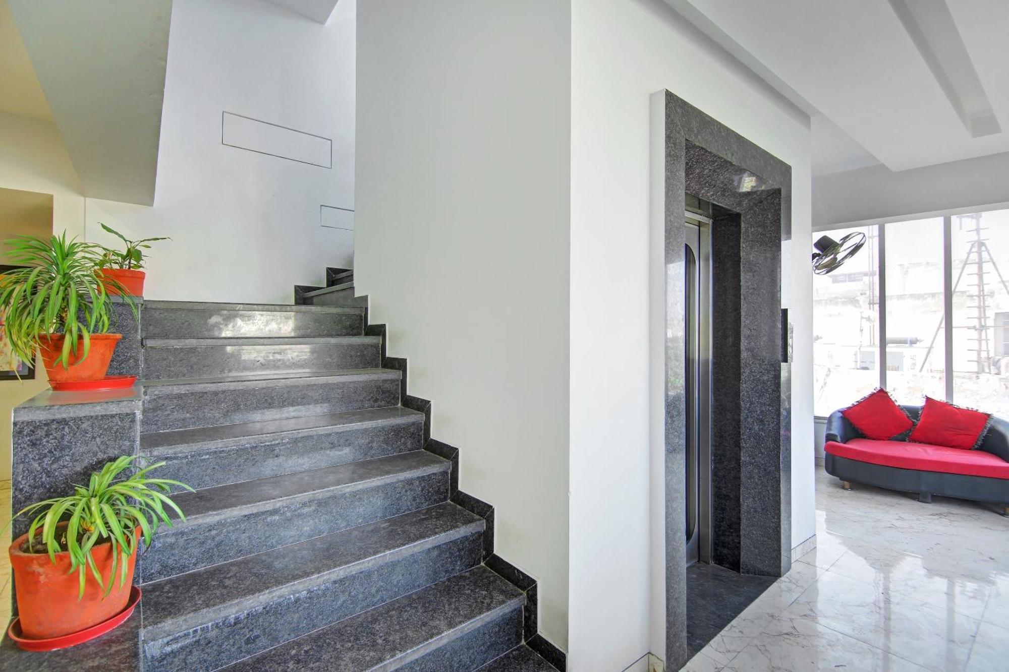 Super Townhouse Geetanjali Inn Γκουργκάον Εξωτερικό φωτογραφία