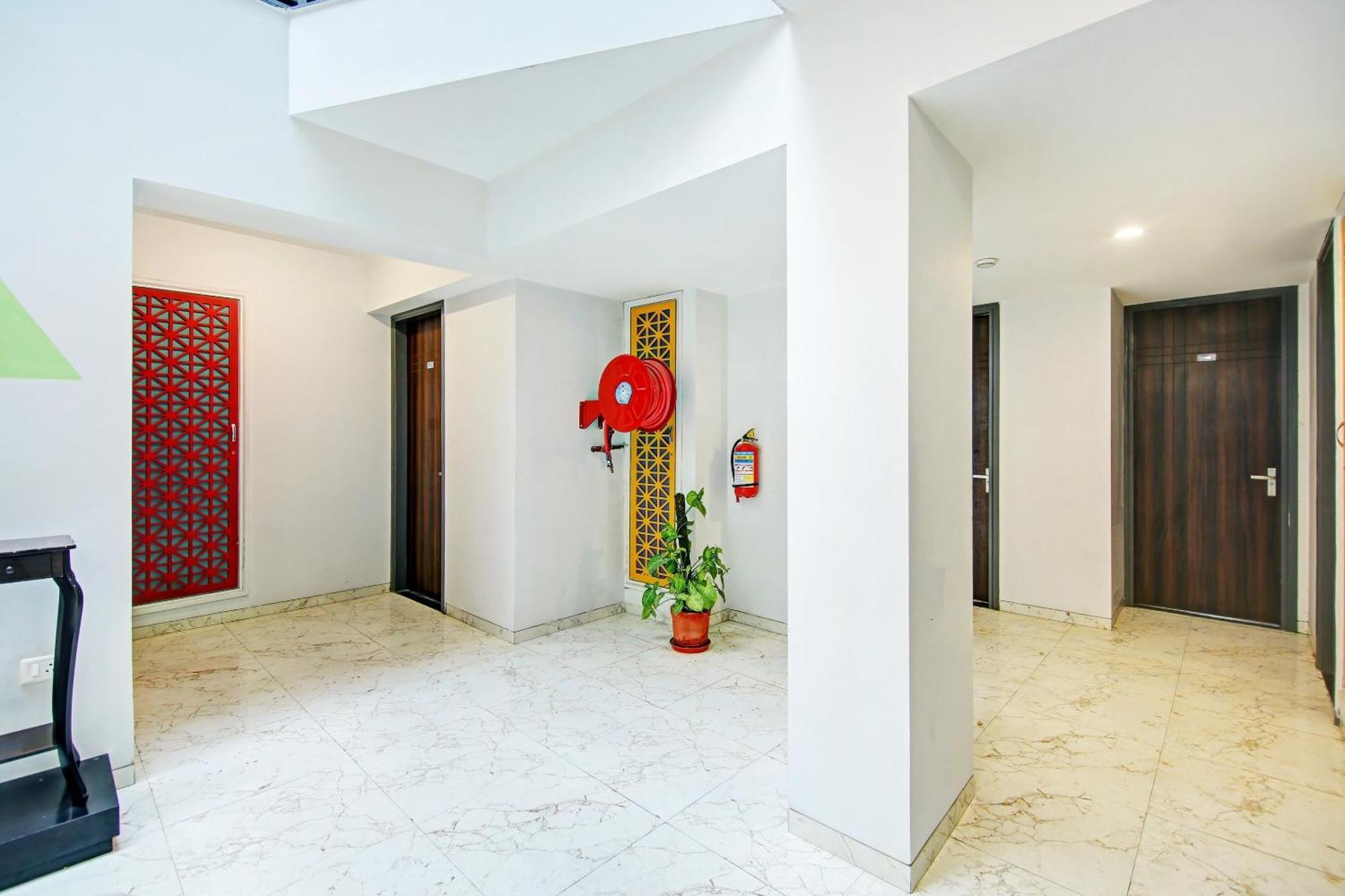 Super Townhouse Geetanjali Inn Γκουργκάον Εξωτερικό φωτογραφία