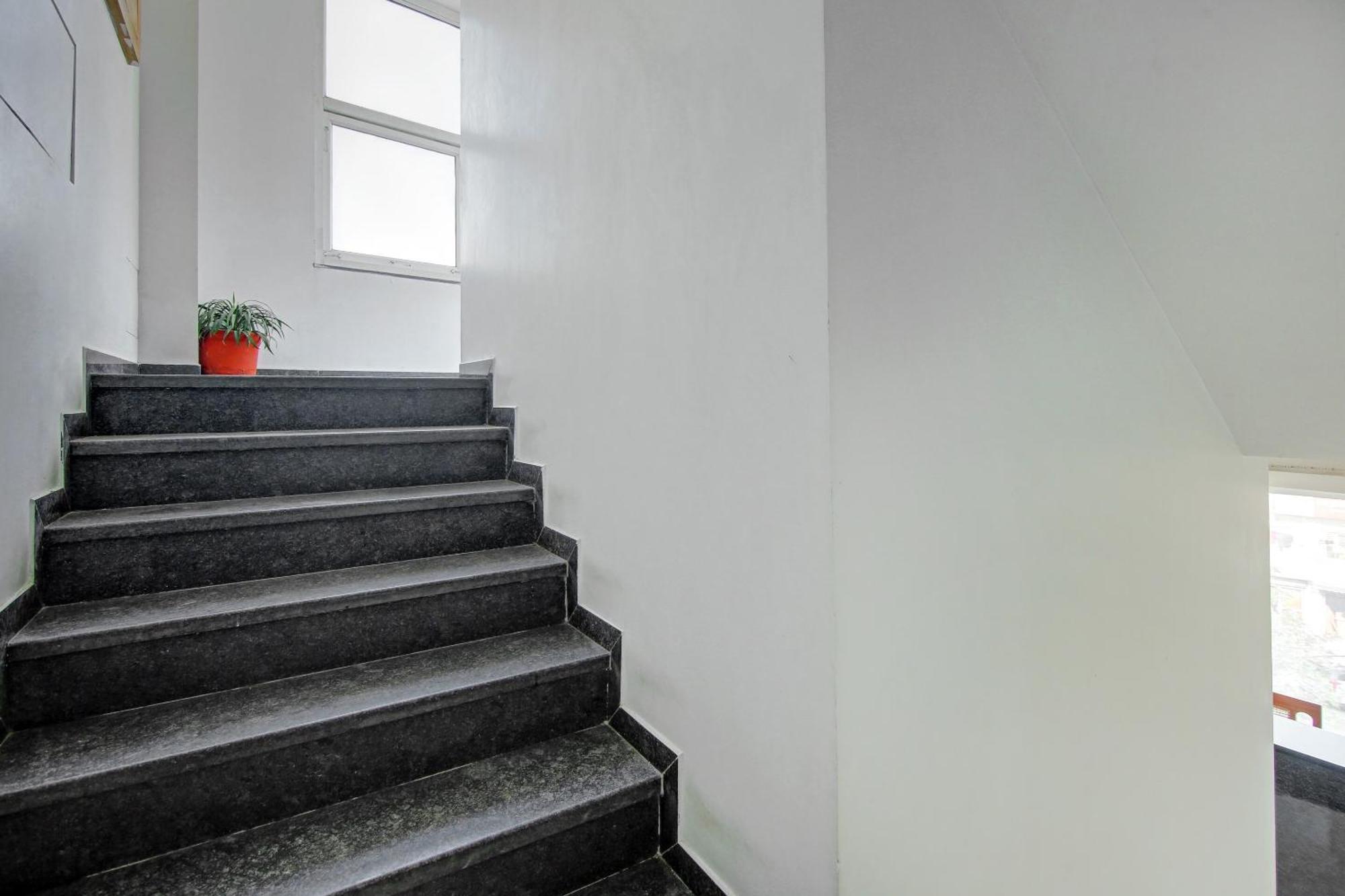Super Townhouse Geetanjali Inn Γκουργκάον Εξωτερικό φωτογραφία